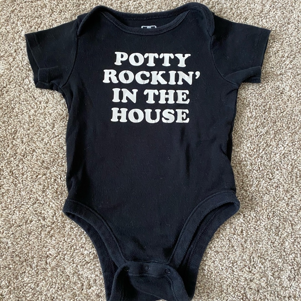 Old Navy black baby boys onesie bodysuit potty rockin in the house 12-18 months